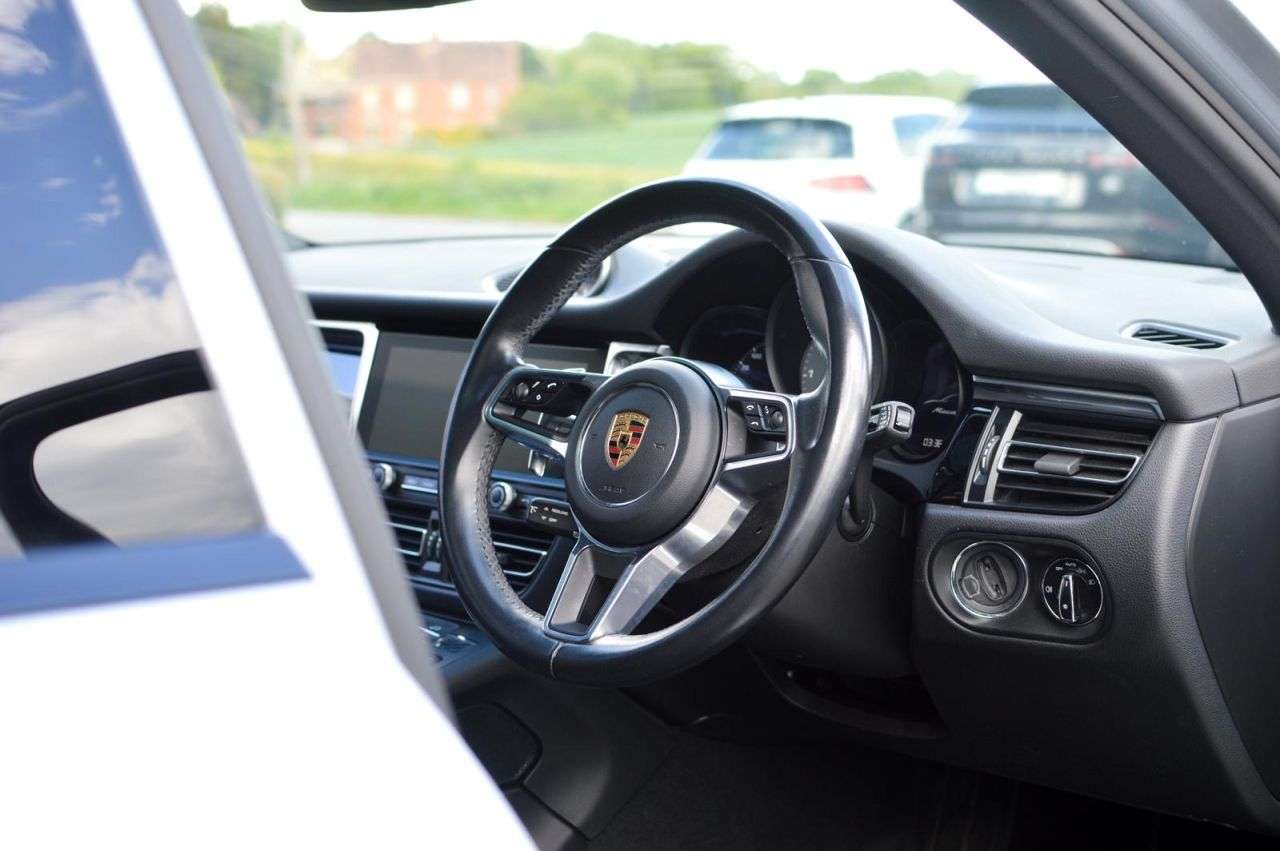 2019 PORSCHE MACAN 2019 PORSCHE MACAN