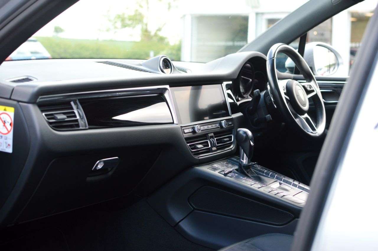 2019 PORSCHE MACAN 2019 PORSCHE MACAN