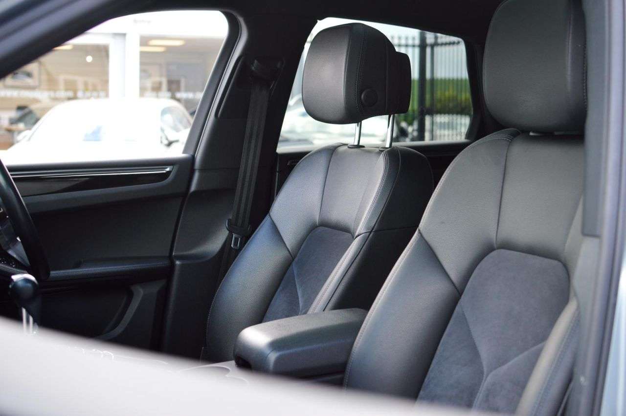 2019 PORSCHE MACAN 2019 PORSCHE MACAN