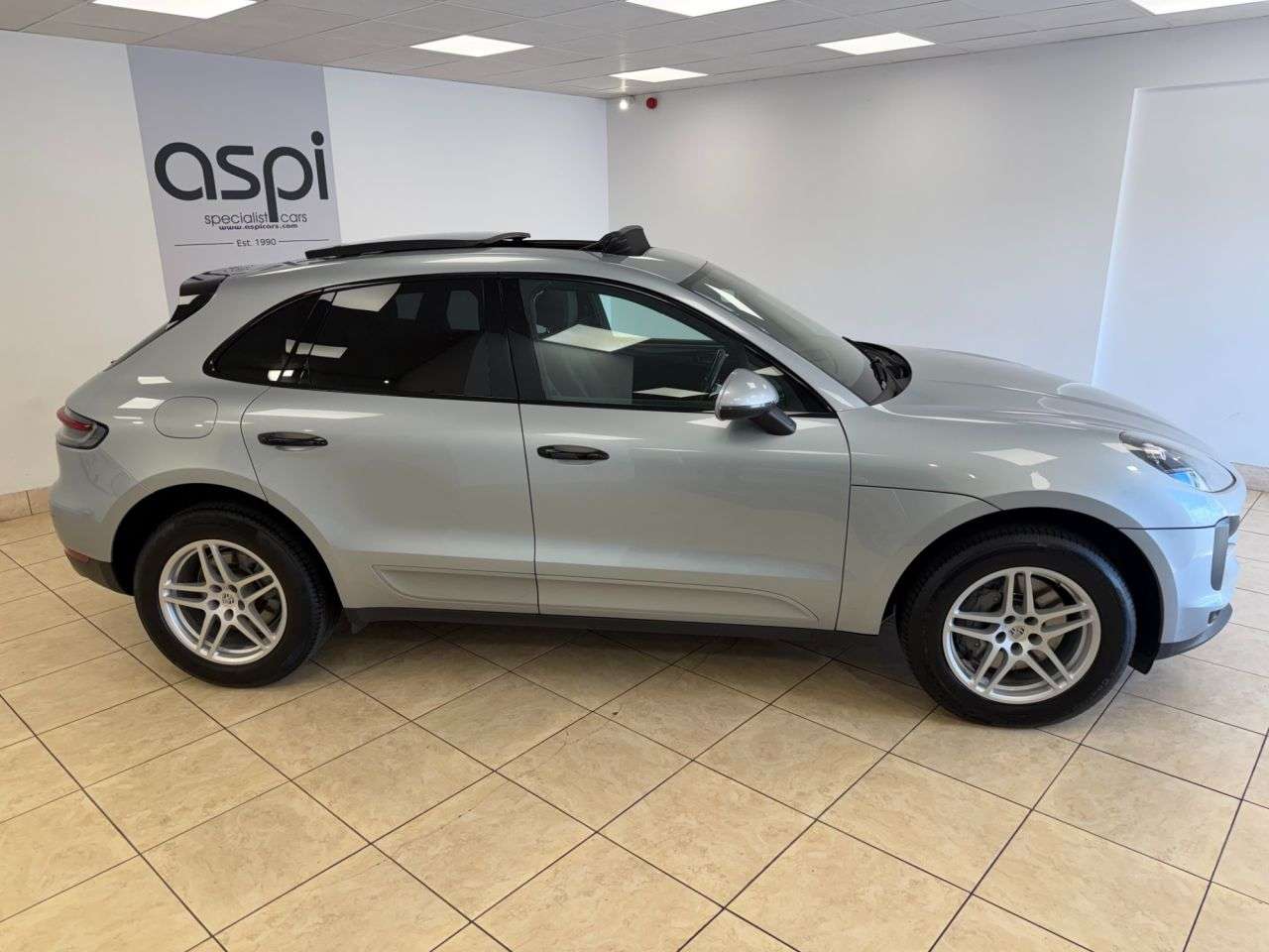 2019 PORSCHE MACAN 2019 PORSCHE MACAN