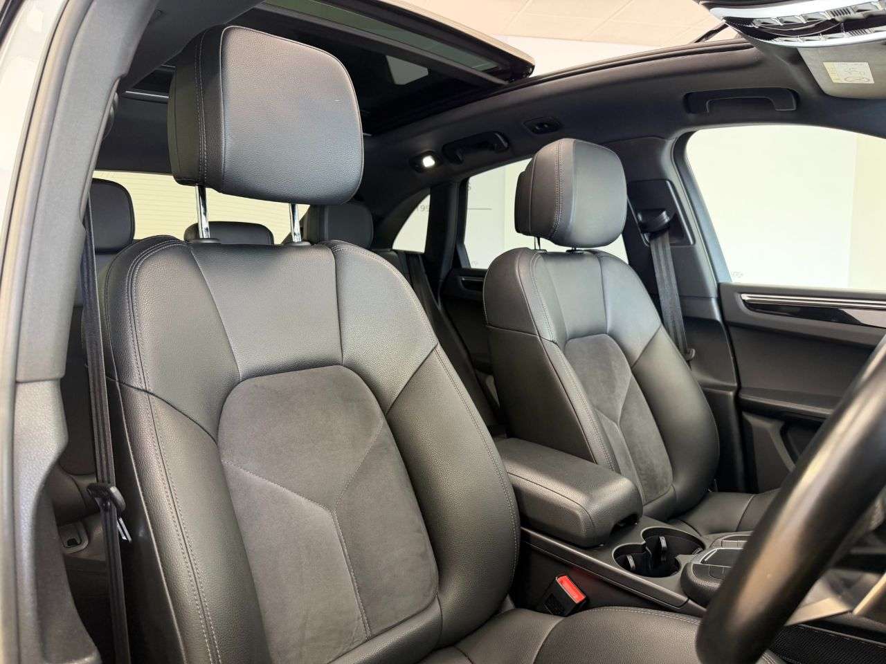 2019 PORSCHE MACAN 2019 PORSCHE MACAN