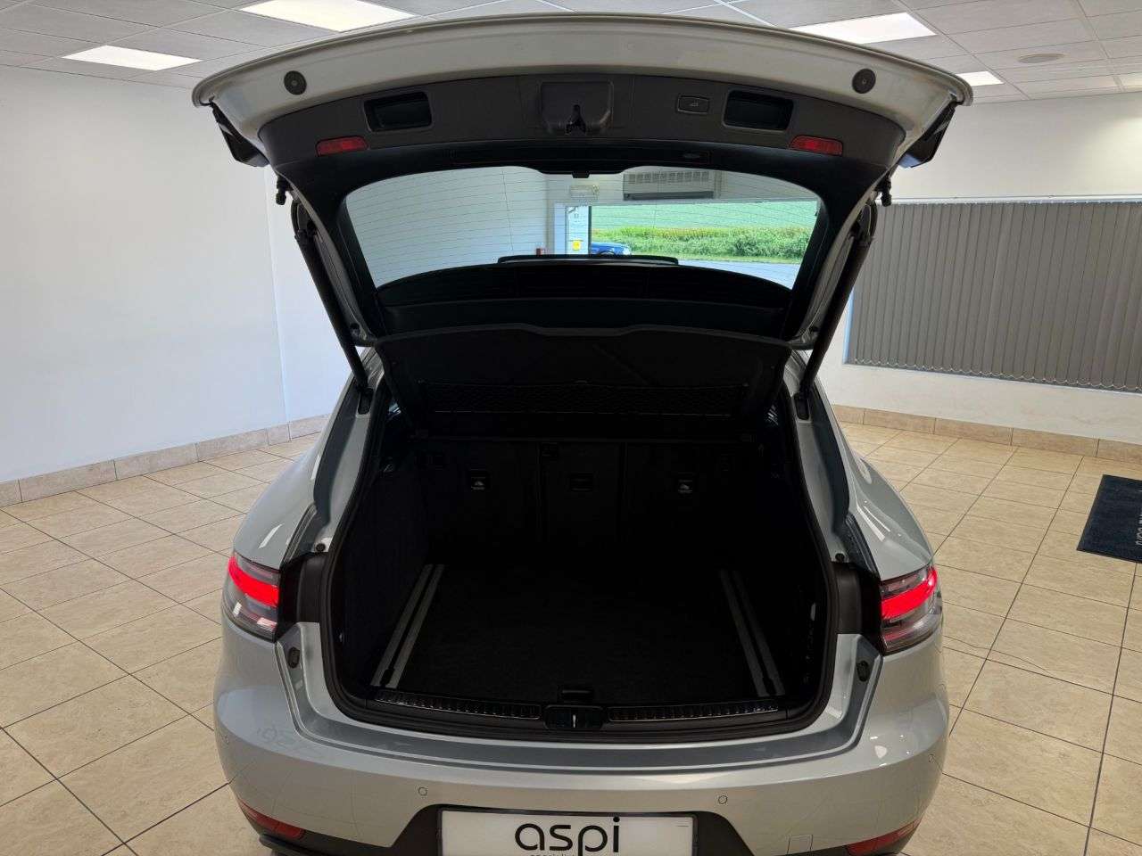 2019 PORSCHE MACAN 2019 PORSCHE MACAN
