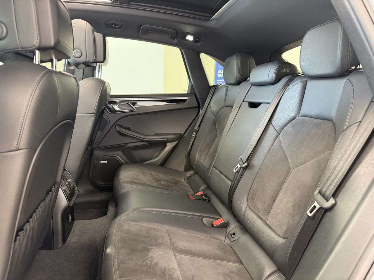 2019 PORSCHE MACAN 2019 PORSCHE MACAN