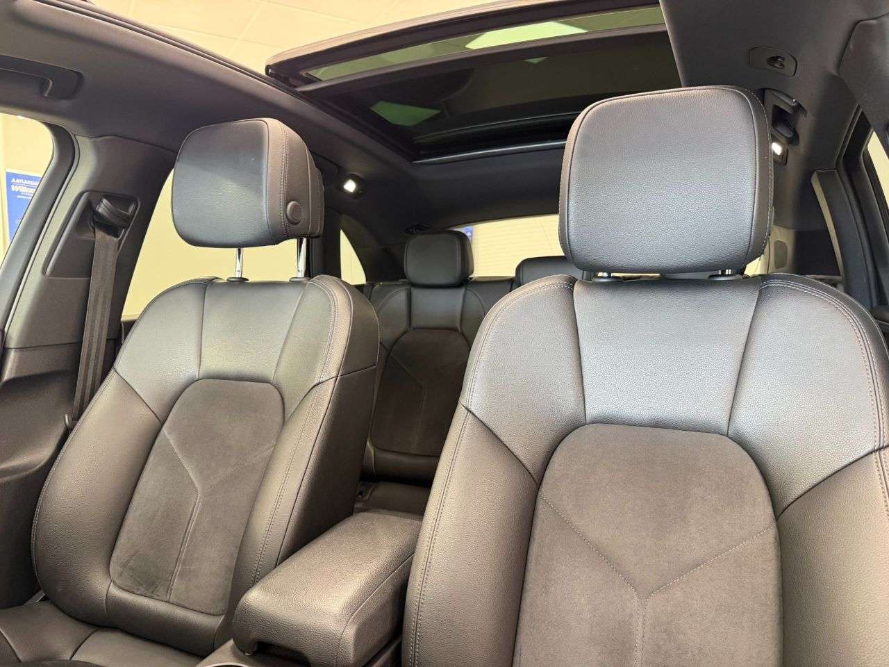2019 PORSCHE MACAN 2019 PORSCHE MACAN