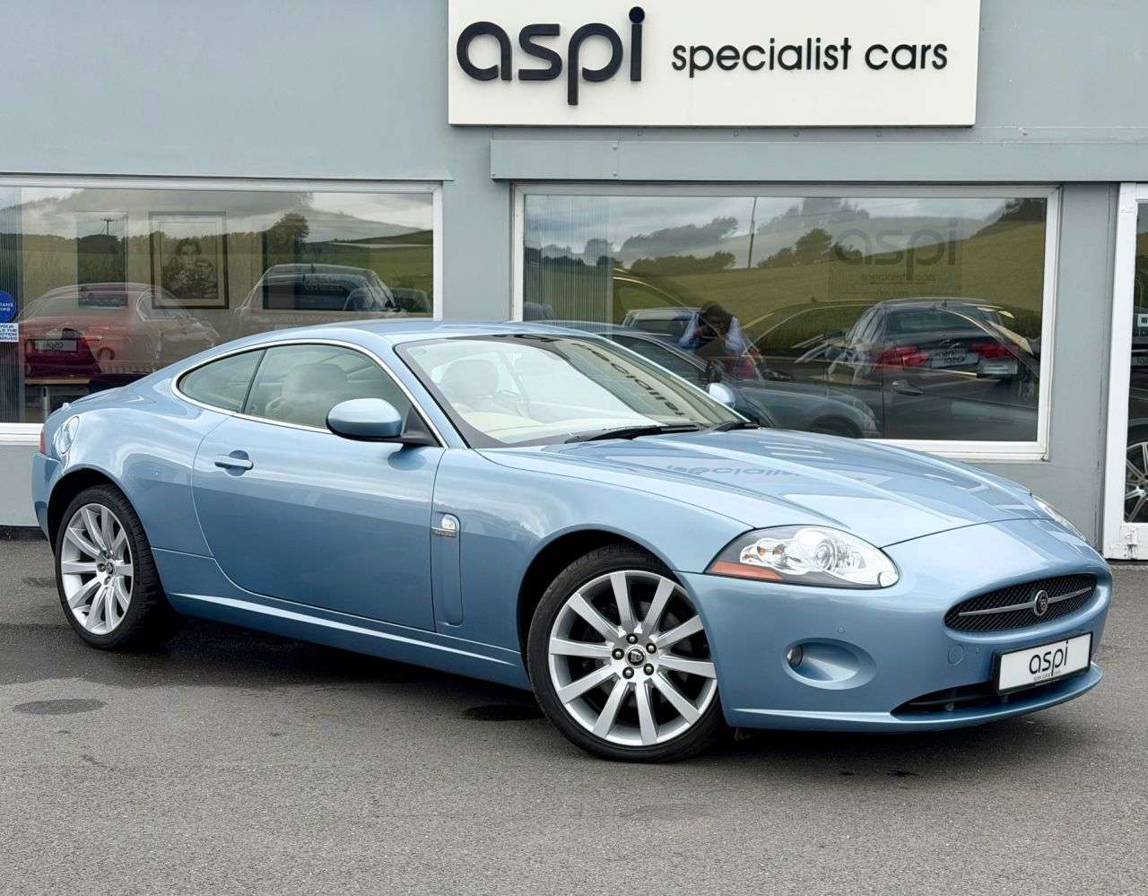 A 2006 JAGUAR XK 4.2 V8 Coupe 2dr Petrol Auto Euro 4 (300 ps) 19" ALLOYS, BURR W/TRIM, CRUIS A 2006 JAGUAR XK 4.2 V8 Coupe 2dr Petrol Auto Euro 4 (300 ps) 19" ALLOYS, BURR W/TRIM, CRUIS