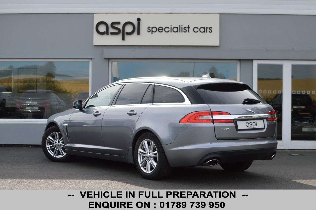 A 2013 JAGUAR XF 3.0d V6 Luxury Sportbrake 5dr Diesel Auto Euro 5 (s/s) (240 ps) PADDLE SHIF A 2013 JAGUAR XF 3.0d V6 Luxury Sportbrake 5dr Diesel Auto Euro 5 (s/s) (240 ps) PADDLE SHIF