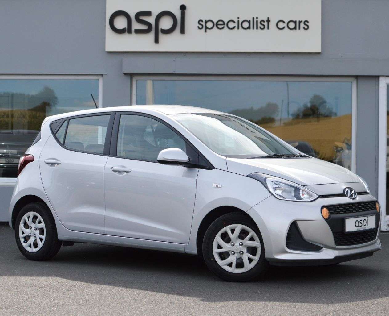 A 2017 HYUNDAI I10 1.2 SE Hatchback 5dr Petrol Auto Euro 6 (87 ps) LOW MILEAGE, MULTI FUNC S/W A 2017 HYUNDAI I10 1.2 SE Hatchback 5dr Petrol Auto Euro 6 (87 ps) LOW MILEAGE, MULTI FUNC S/W