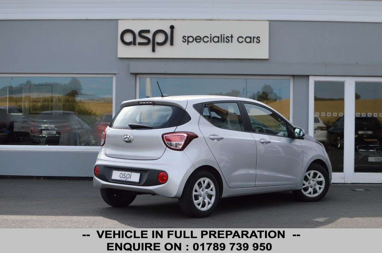 A 2017 HYUNDAI I10 1.2 SE Hatchback 5dr Petrol Auto Euro 6 (87 ps) LOW MILEAGE, MULTI FUNC S/W A 2017 HYUNDAI I10 1.2 SE Hatchback 5dr Petrol Auto Euro 6 (87 ps) LOW MILEAGE, MULTI FUNC S/W