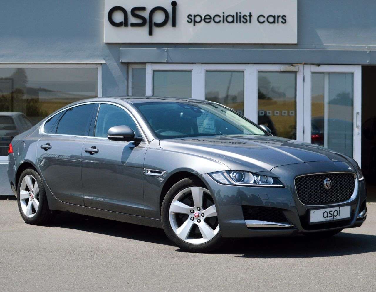 A 2017 JAGUAR XF 2.0i Portfolio Saloon 4dr Petrol Auto Euro 6 (s/s) (200 ps) HEATED F/SEATS, A 2017 JAGUAR XF 2.0i Portfolio Saloon 4dr Petrol Auto Euro 6 (s/s) (200 ps) HEATED F/SEATS,