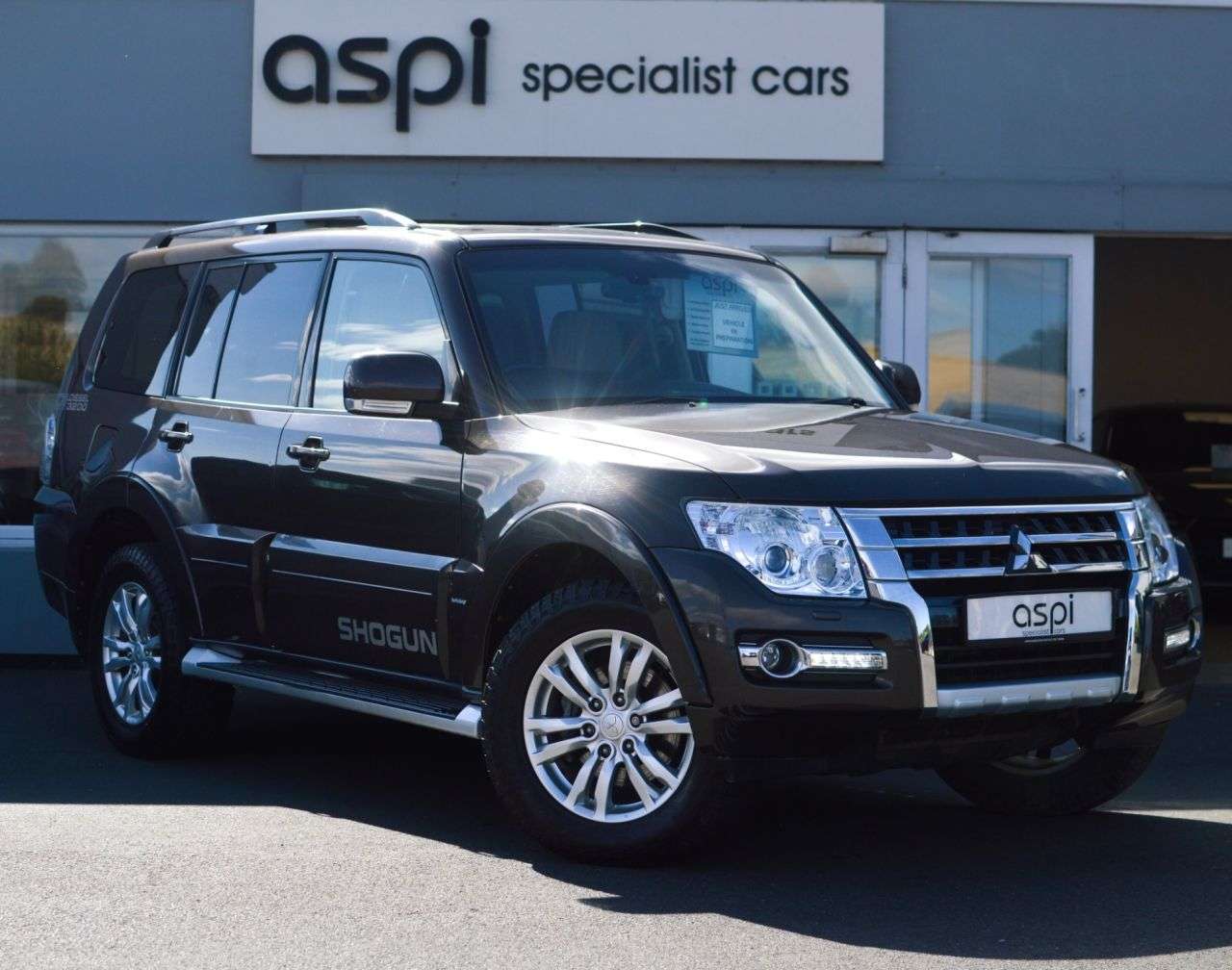 A 2017 MITSUBISHI SHOGUN 3.2 DI-DC SG3 SUV 5dr Diesel Auto 4WD Euro 6 LWB (187 ps) HEATED F/SEATS, B A 2017 MITSUBISHI SHOGUN 3.2 DI-DC SG3 SUV 5dr Diesel Auto 4WD Euro 6 LWB (187 ps) HEATED F/SEATS, B