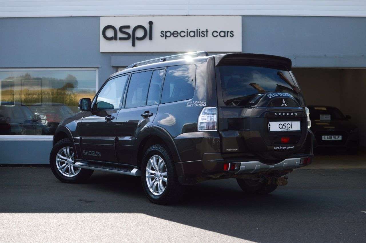 A 2017 MITSUBISHI SHOGUN 3.2 DI-DC SG3 SUV 5dr Diesel Auto 4WD Euro 6 LWB (187 ps) HEATED F/SEATS, B A 2017 MITSUBISHI SHOGUN 3.2 DI-DC SG3 SUV 5dr Diesel Auto 4WD Euro 6 LWB (187 ps) HEATED F/SEATS, B