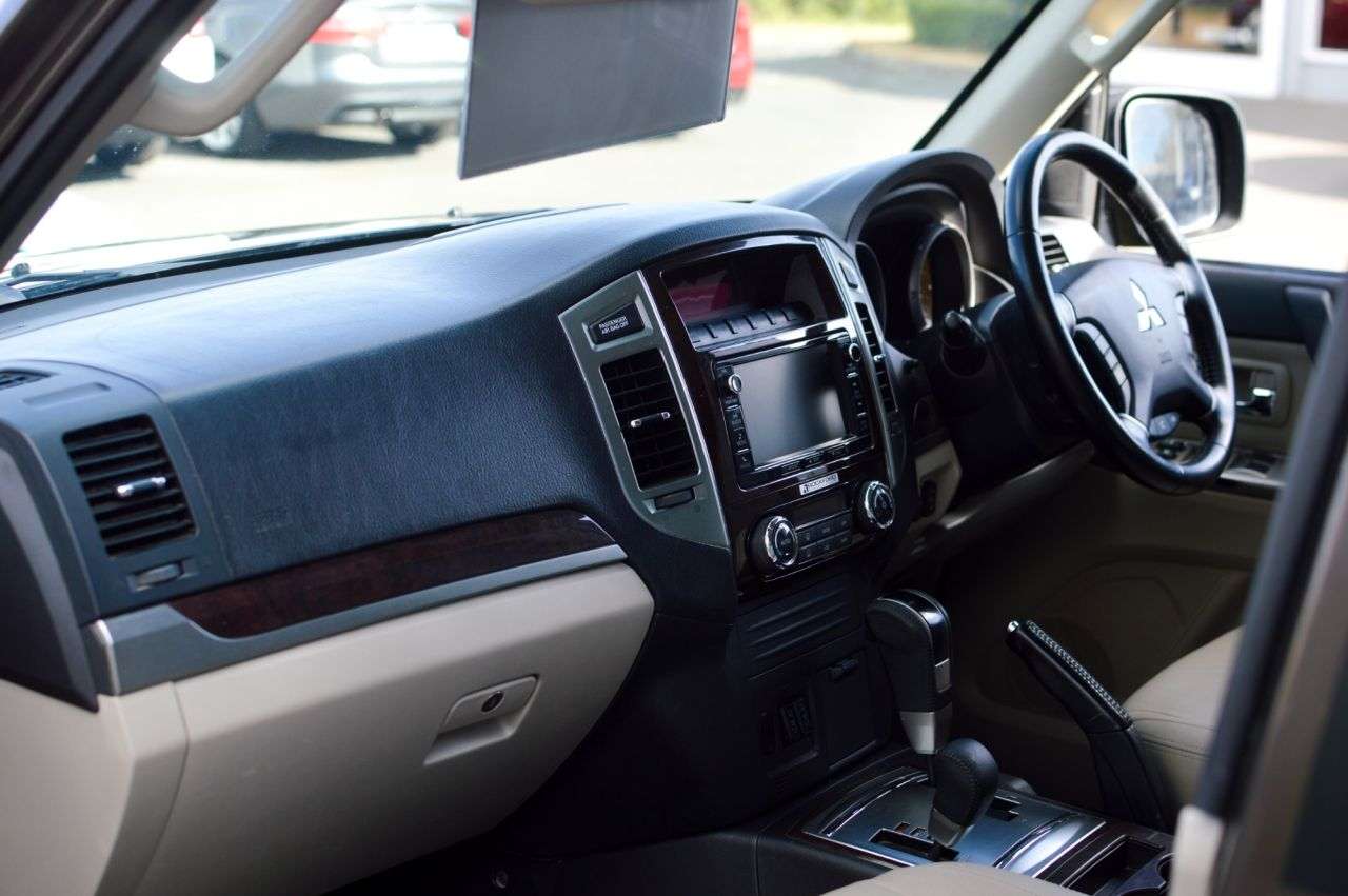 2017 MITSUBISHI SHOGUN 2017 MITSUBISHI SHOGUN