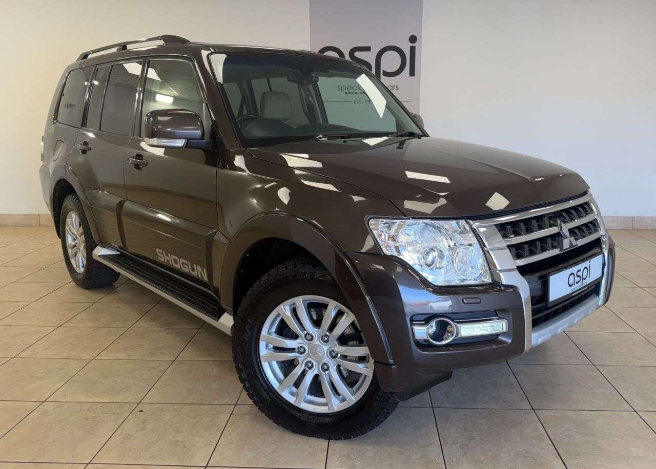 A 2017 MITSUBISHI SHOGUN 3.2 DI-DC SG3 SUV 5dr Diesel Auto 4WD Euro 6 LWB (187 ps) HEATED F/SEATS, B A 2017 MITSUBISHI SHOGUN 3.2 DI-DC SG3 SUV 5dr Diesel Auto 4WD Euro 6 LWB (187 ps) HEATED F/SEATS, B