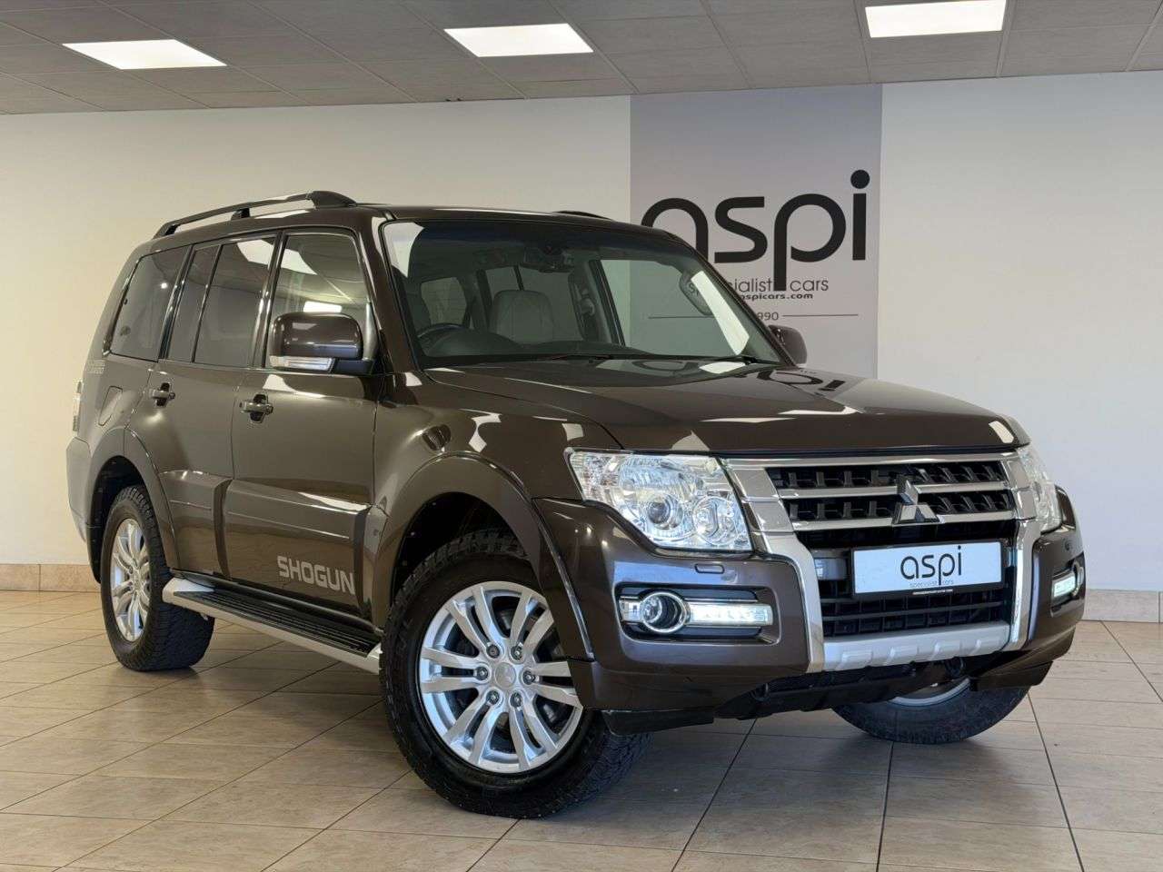 A 2017 MITSUBISHI SHOGUN 3.2 DI-DC SG3 SUV 5dr Diesel Auto 4WD Euro 6 LWB (187 ps) HEATED F/SEATS, B A 2017 MITSUBISHI SHOGUN 3.2 DI-DC SG3 SUV 5dr Diesel Auto 4WD Euro 6 LWB (187 ps) HEATED F/SEATS, B