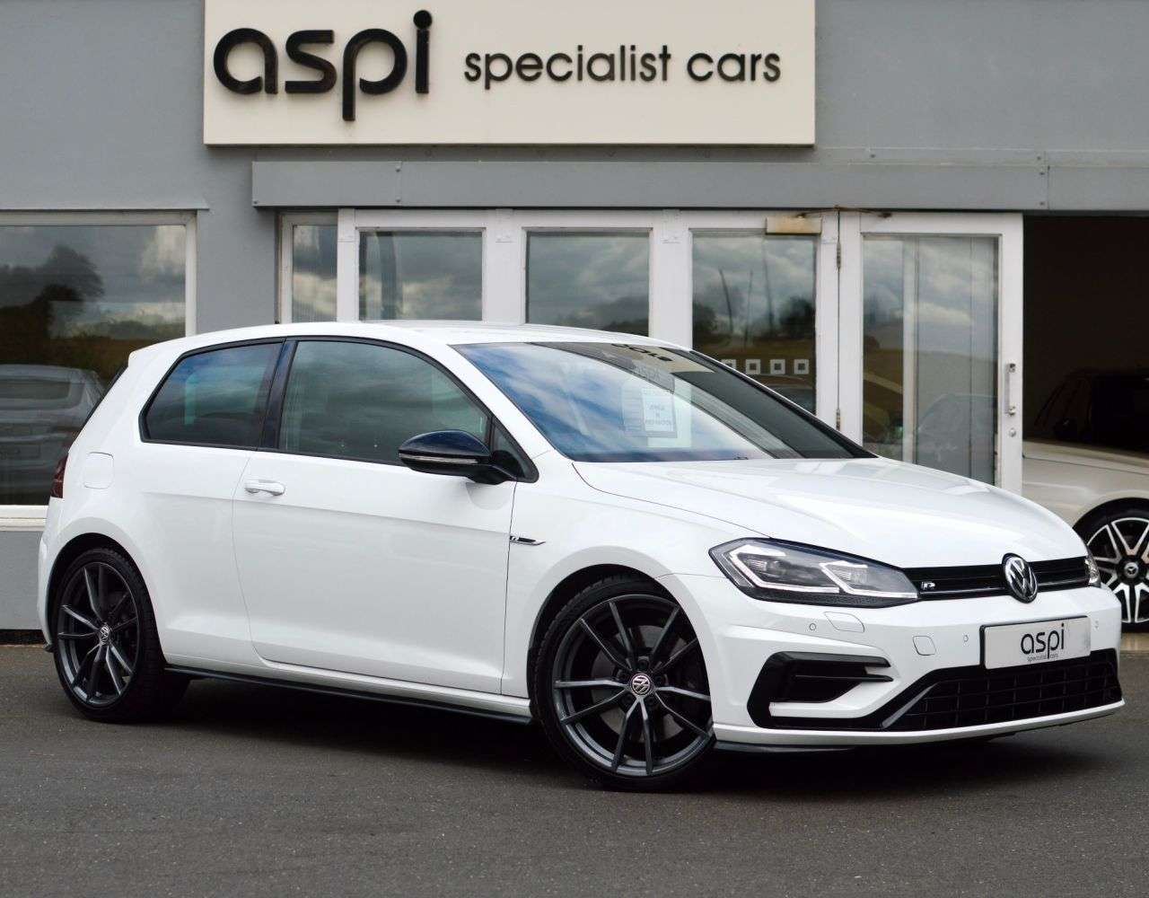 A 2019 VOLKSWAGEN GOLF 2.0 TSI R Hatchback 3dr Petrol DSG 4Motion Euro 6 (s/s) (300 ps) APPLE CARP A 2019 VOLKSWAGEN GOLF 2.0 TSI R Hatchback 3dr Petrol DSG 4Motion Euro 6 (s/s) (300 ps) APPLE CARP