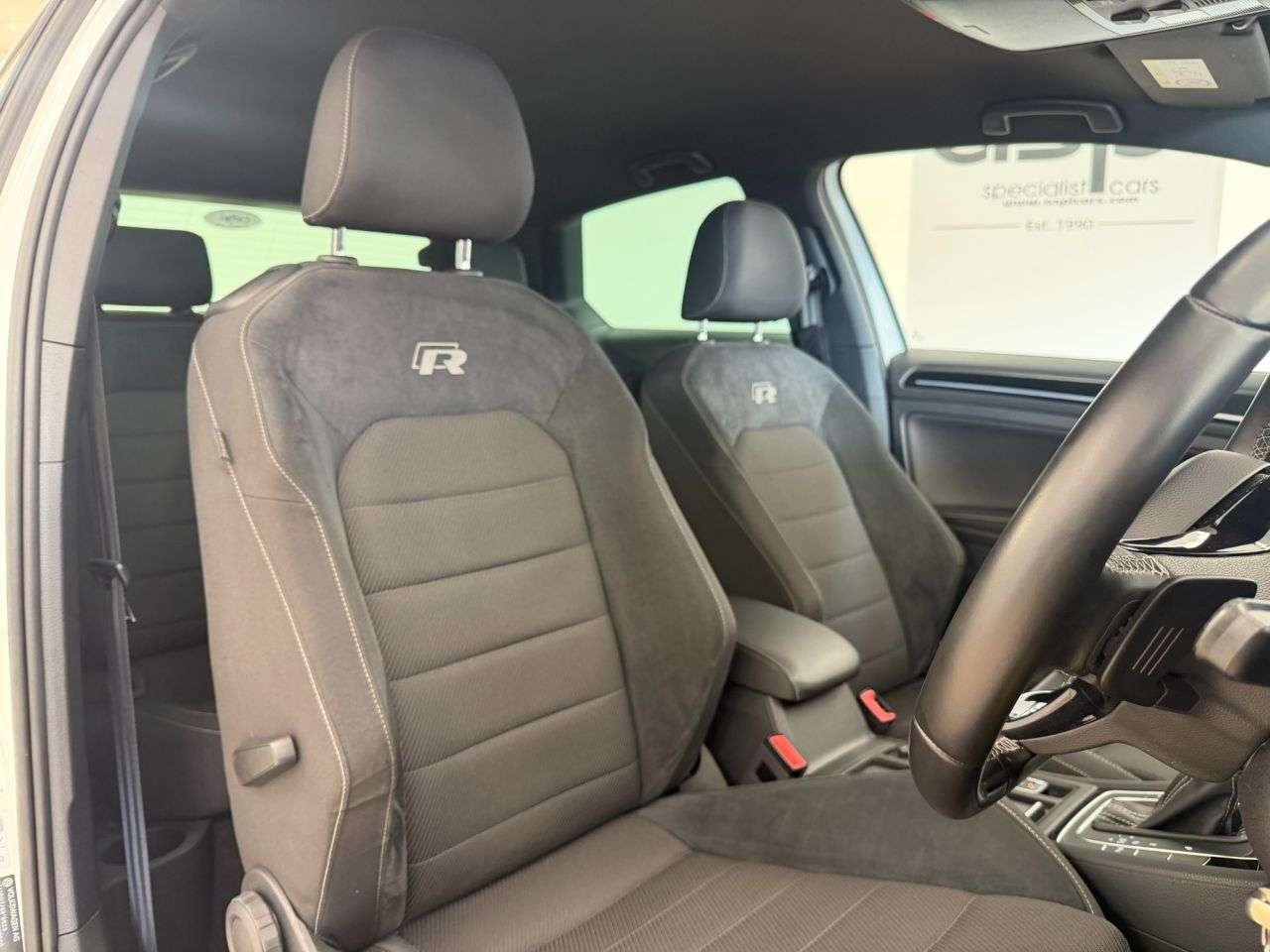 A 2019 VOLKSWAGEN GOLF 2.0 TSI R Hatchback 3dr Petrol DSG 4Motion Euro 6 (s/s) (300 ps) APPLE CARP A 2019 VOLKSWAGEN GOLF 2.0 TSI R Hatchback 3dr Petrol DSG 4Motion Euro 6 (s/s) (300 ps) APPLE CARP