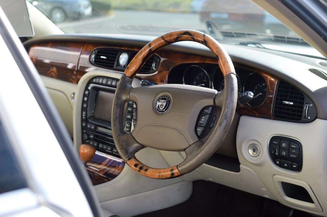 A 2007 JAGUAR XJ 4.2 XJ8 Sovereign Saloon 4dr Petrol Automatic (264 g/km, 300 bhp) FULL DETA A 2007 JAGUAR XJ 4.2 XJ8 Sovereign Saloon 4dr Petrol Automatic (264 g/km, 300 bhp) FULL DETA
