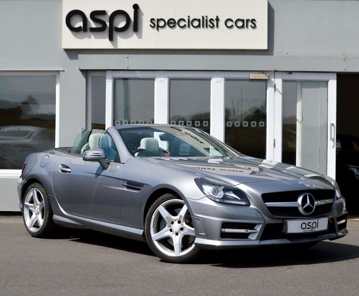 A 2012 MERCEDES-BENZ SLK 1.8 SLK200 BlueEfficiency AMG Sport Convertible 2dr Petrol G-Tronic+ Euro 5 A 2012 MERCEDES-BENZ SLK 1.8 SLK200 BlueEfficiency AMG Sport Convertible 2dr Petrol G-Tronic+ Euro 5