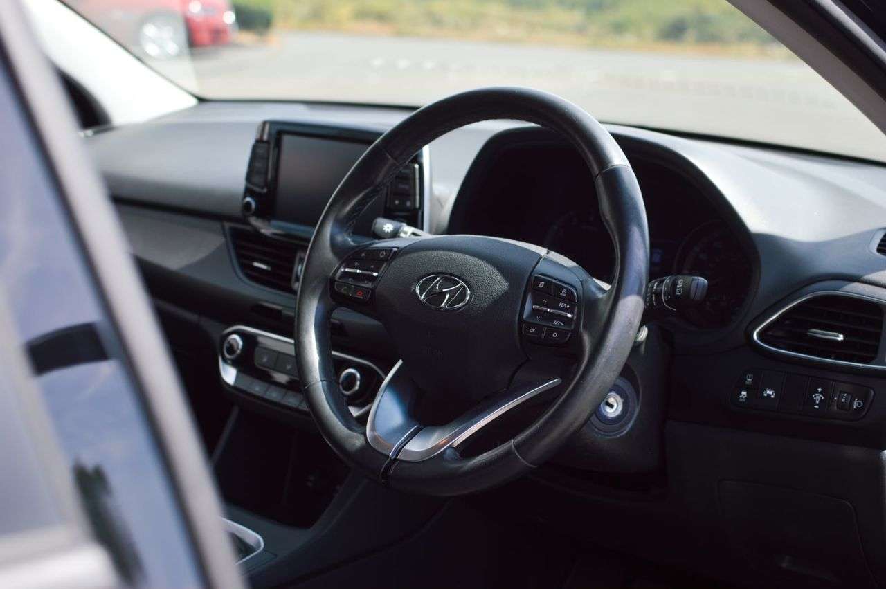 A 2020 HYUNDAI I30 1.0 T-GDi SE Hatchback 5dr Petrol Manual Euro 6 (s/s) (120 ps) APPLE CARPLA A 2020 HYUNDAI I30 1.0 T-GDi SE Hatchback 5dr Petrol Manual Euro 6 (s/s) (120 ps) APPLE CARPLA