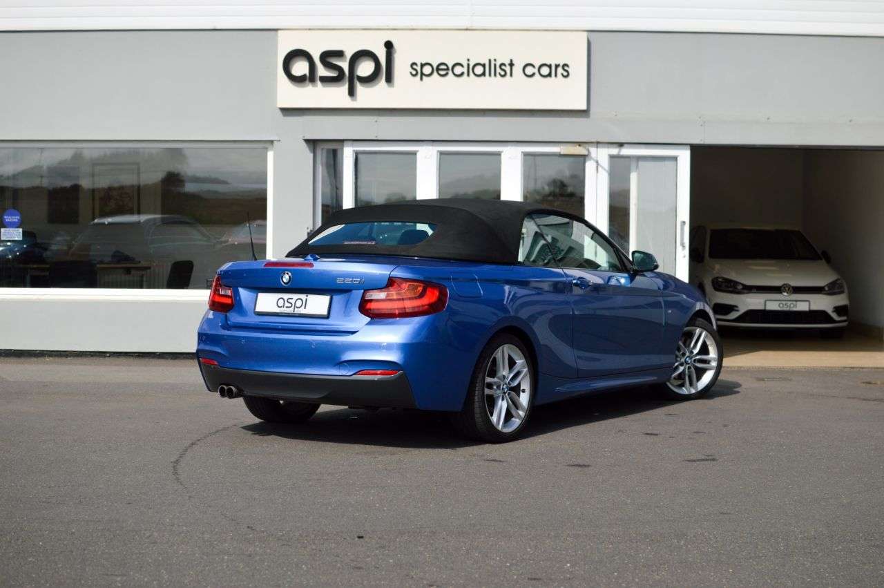 A 2016 BMW 2 SERIES 2.0 220i M Sport Convertible 2dr Petrol Manual Euro 6 (s/s) (184 ps) WIND D A 2016 BMW 2 SERIES 2.0 220i M Sport Convertible 2dr Petrol Manual Euro 6 (s/s) (184 ps) WIND D
