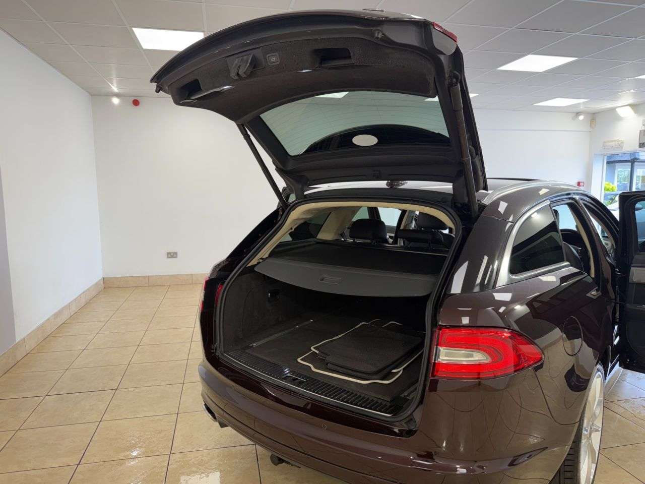 2012 JAGUAR XF 2012 JAGUAR XF