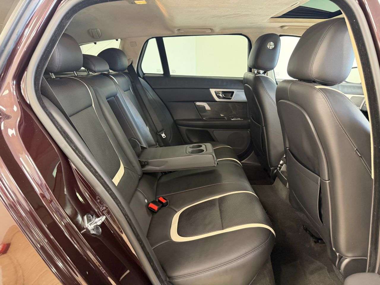 2012 JAGUAR XF 2012 JAGUAR XF