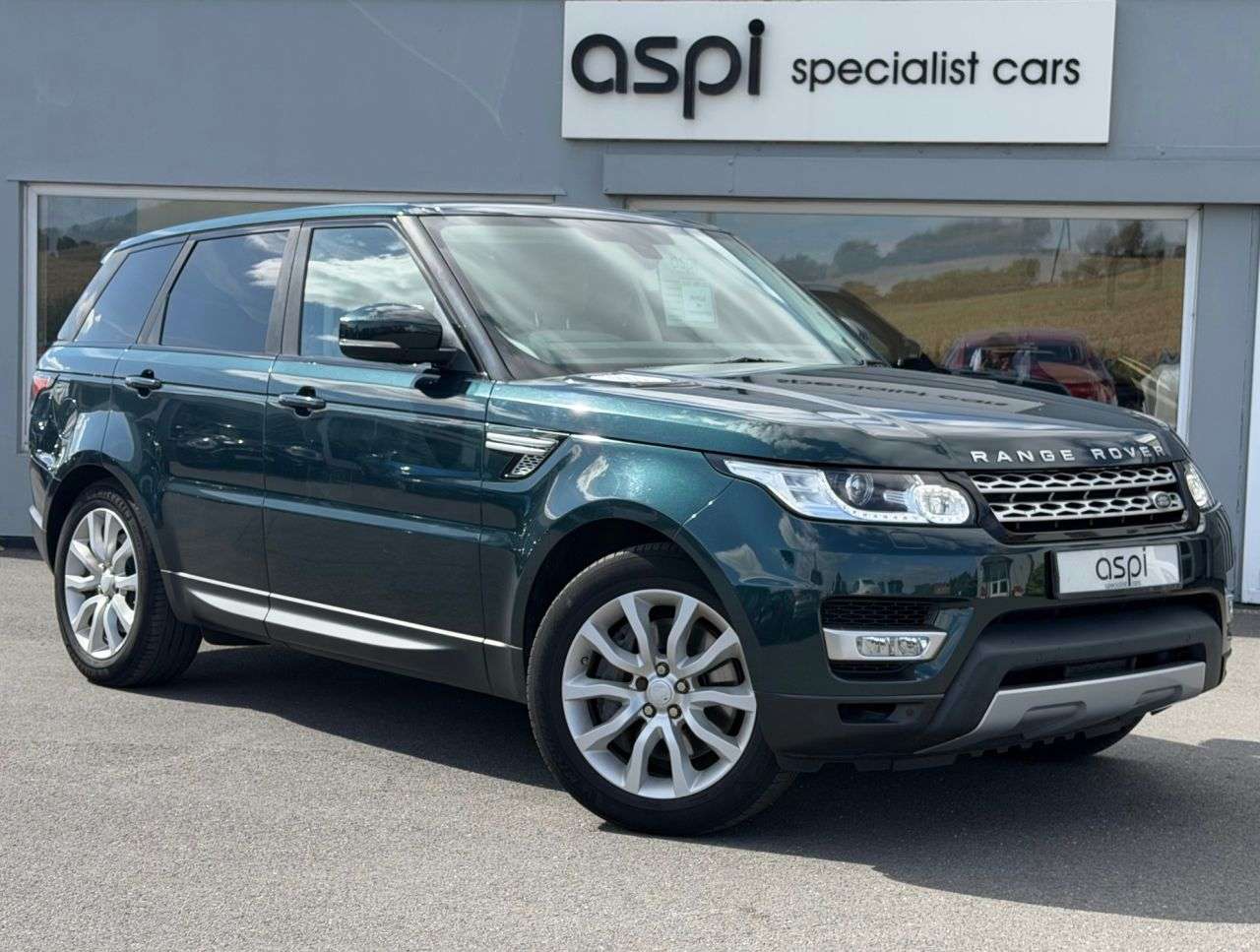 A 2015 LAND ROVER RANGE ROVER SPORT 3.0 SD V6 HSE SUV 5dr Diesel Auto 4WD Euro 5 (s/s) (306 ps) CRUISE, OFF ROA A 2015 LAND ROVER RANGE ROVER SPORT 3.0 SD V6 HSE SUV 5dr Diesel Auto 4WD Euro 5 (s/s) (306 ps) CRUISE, OFF ROA