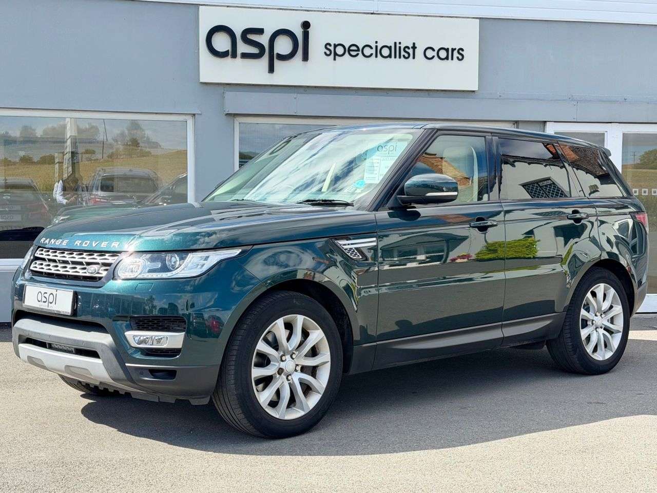A 2015 LAND ROVER RANGE ROVER SPORT 3.0 SD V6 HSE SUV 5dr Diesel Auto 4WD Euro 5 (s/s) (306 ps) CRUISE, OFF ROA A 2015 LAND ROVER RANGE ROVER SPORT 3.0 SD V6 HSE SUV 5dr Diesel Auto 4WD Euro 5 (s/s) (306 ps) CRUISE, OFF ROA