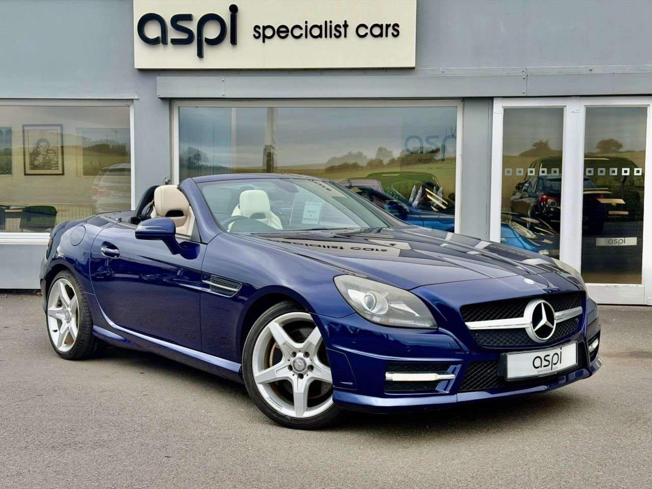 A 2012 MERCEDES-BENZ SLK 1.8 SLK200 BlueEfficiency AMG Sport Convertible 2dr Petrol G-Tronic+ Euro 5 A 2012 MERCEDES-BENZ SLK 1.8 SLK200 BlueEfficiency AMG Sport Convertible 2dr Petrol G-Tronic+ Euro 5