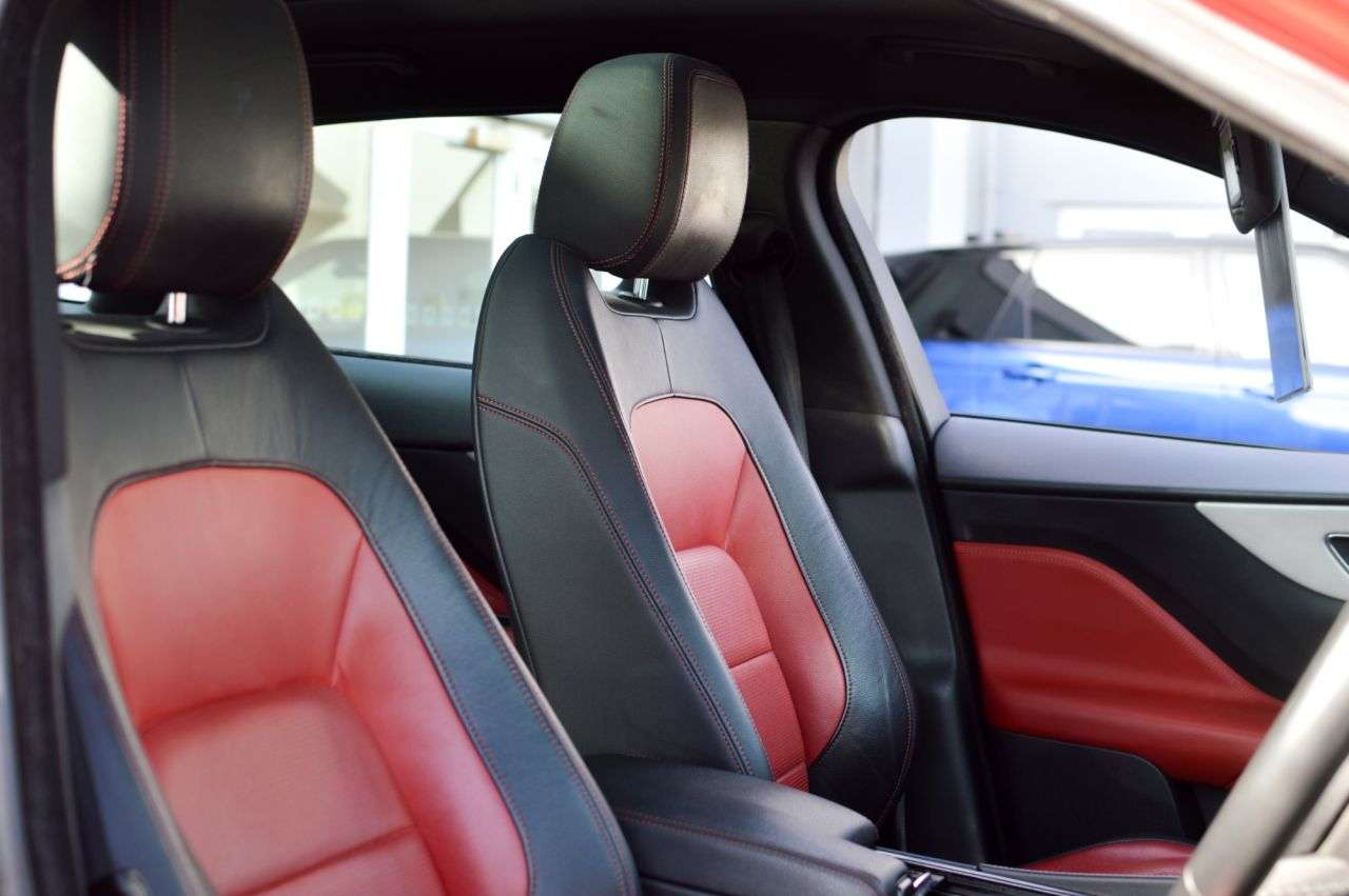 A 2017 JAGUAR F-PACE 2.0 P250i R-Sport SUV 5dr Petrol Auto AWD Euro 6 (s/s) (250 ps) FULL DETAIL A 2017 JAGUAR F-PACE 2.0 P250i R-Sport SUV 5dr Petrol Auto AWD Euro 6 (s/s) (250 ps) FULL DETAIL