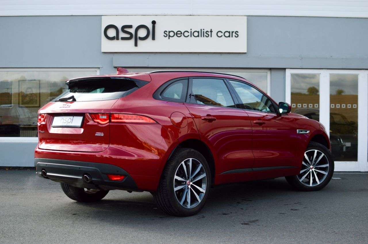 A 2017 JAGUAR F-PACE 2.0 P250i R-Sport SUV 5dr Petrol Auto AWD Euro 6 (s/s) (250 ps) FULL DETAIL A 2017 JAGUAR F-PACE 2.0 P250i R-Sport SUV 5dr Petrol Auto AWD Euro 6 (s/s) (250 ps) FULL DETAIL