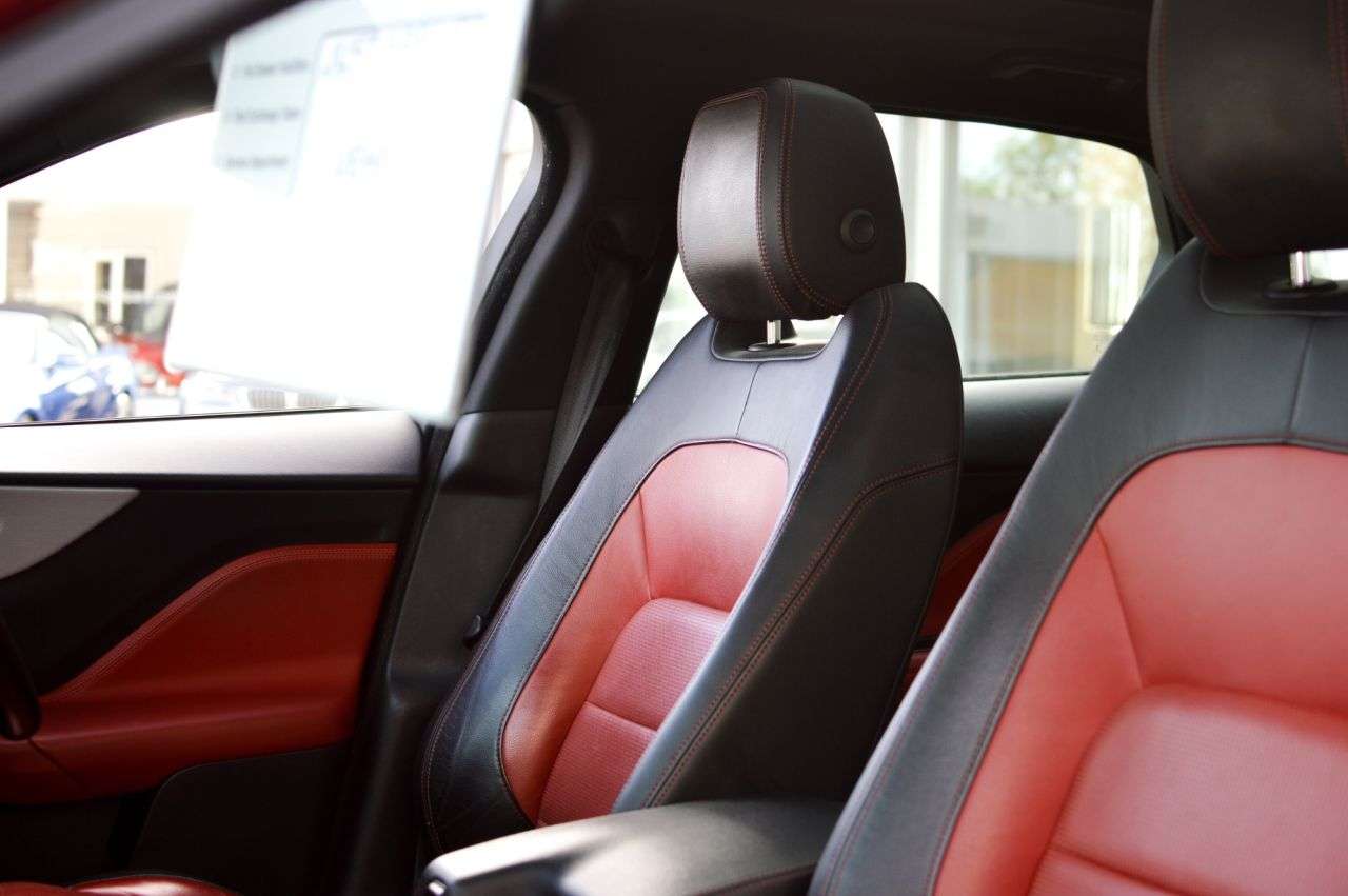 2017 JAGUAR F-PACE 2017 JAGUAR F-PACE