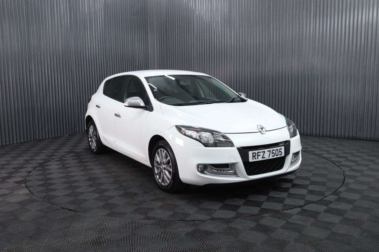A 2014 RENAULT MEGANE 1.5 KNIGHT EDITION ENERGY DCI S/S 5d 110 BHP ONLY £20 ROAD TAX / PARKING SE A 2014 RENAULT MEGANE 1.5 KNIGHT EDITION ENERGY DCI S/S 5d 110 BHP ONLY £20 ROAD TAX / PARKING SE