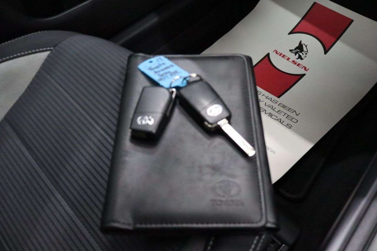 2017 TOYOTA AVENSIS 2017 TOYOTA AVENSIS