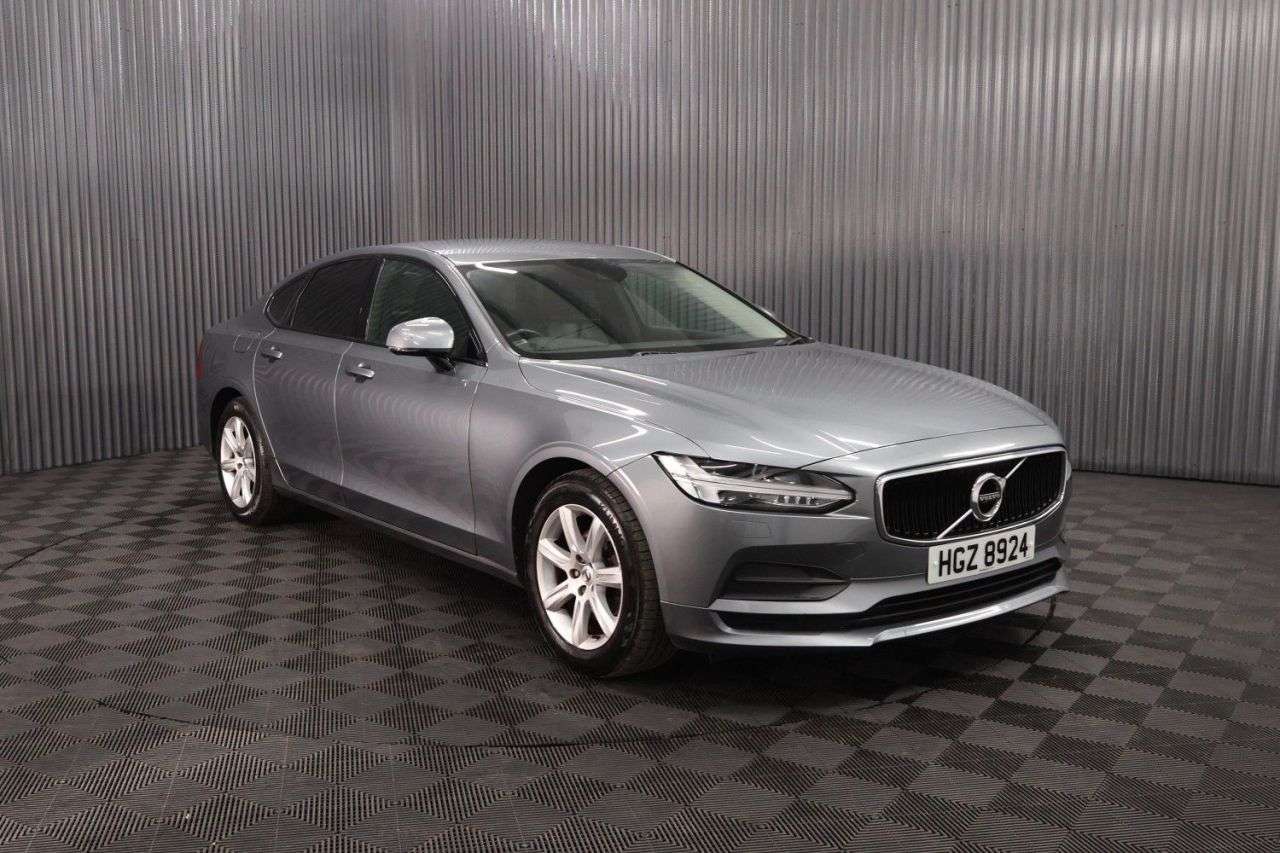 A 2017 VOLVO S90 2.0 D4 Momentum Saloon 4dr Diesel Auto Euro 6 (s/s) (190 ps) FULL SERVICE H A 2017 VOLVO S90 2.0 D4 Momentum Saloon 4dr Diesel Auto Euro 6 (s/s) (190 ps) FULL SERVICE H