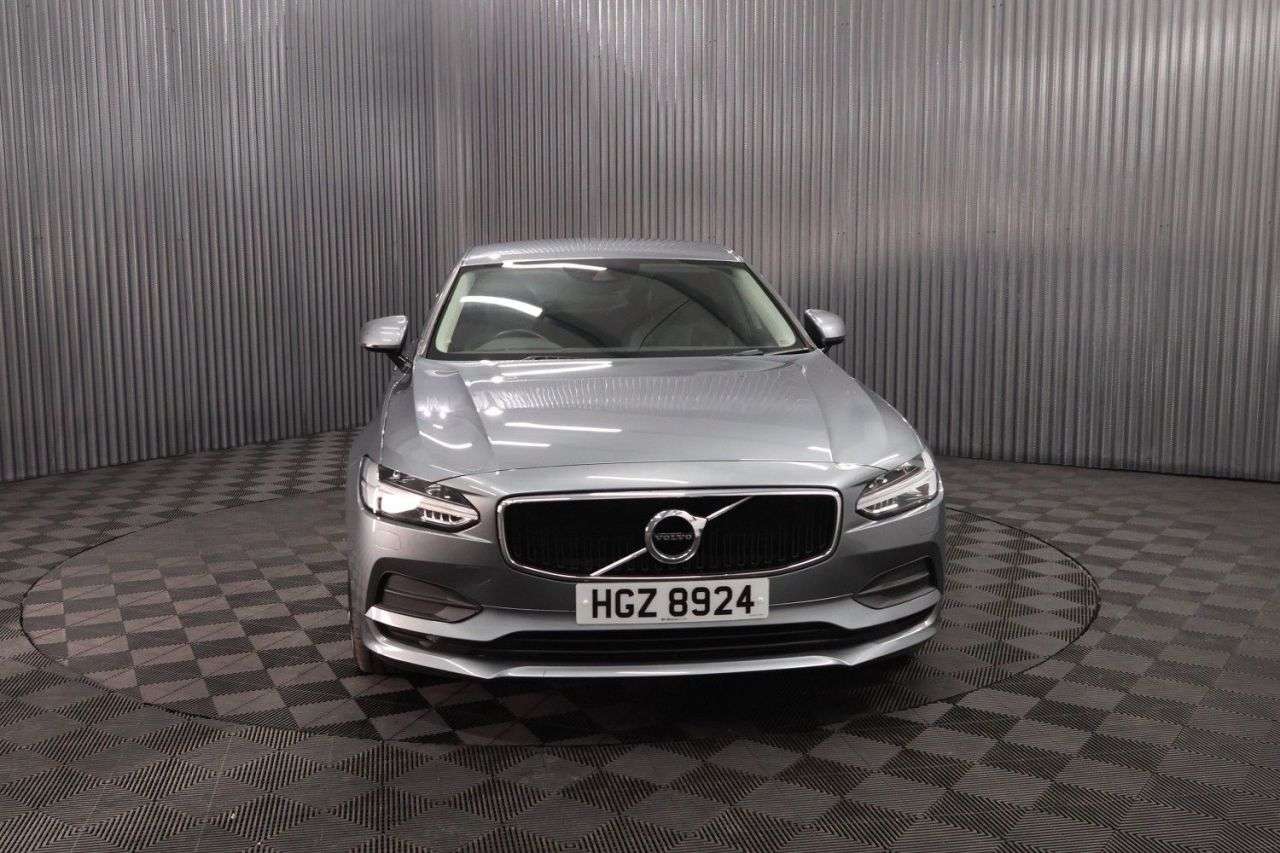 A 2017 VOLVO S90 2.0 D4 Momentum Saloon 4dr Diesel Auto Euro 6 (s/s) (190 ps) FULL SERVICE H A 2017 VOLVO S90 2.0 D4 Momentum Saloon 4dr Diesel Auto Euro 6 (s/s) (190 ps) FULL SERVICE H