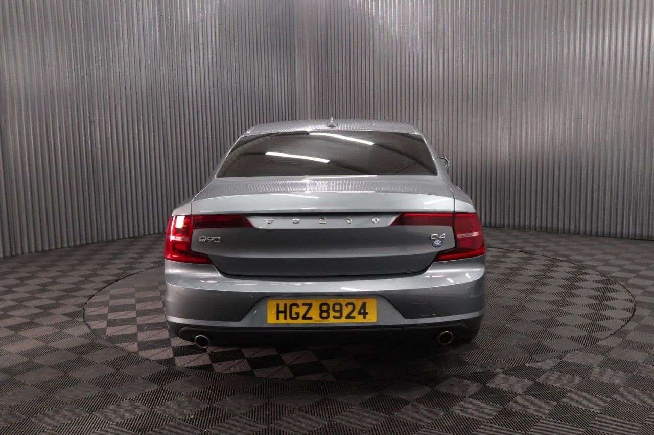 2017 VOLVO S90 2017 VOLVO S90