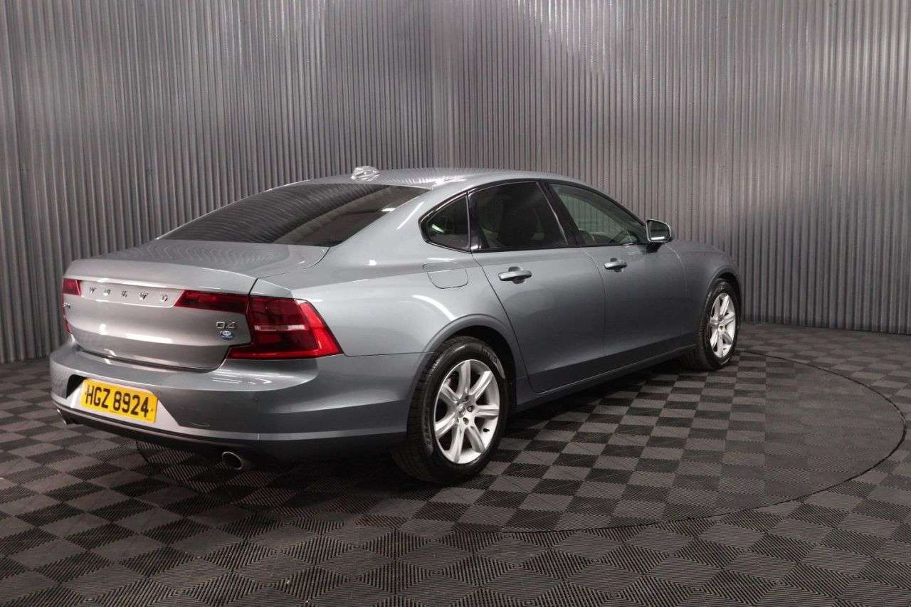 2017 VOLVO S90 2017 VOLVO S90