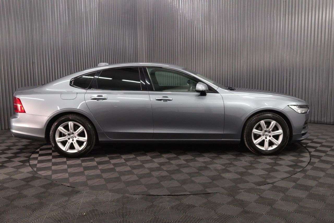 2017 VOLVO S90 2017 VOLVO S90