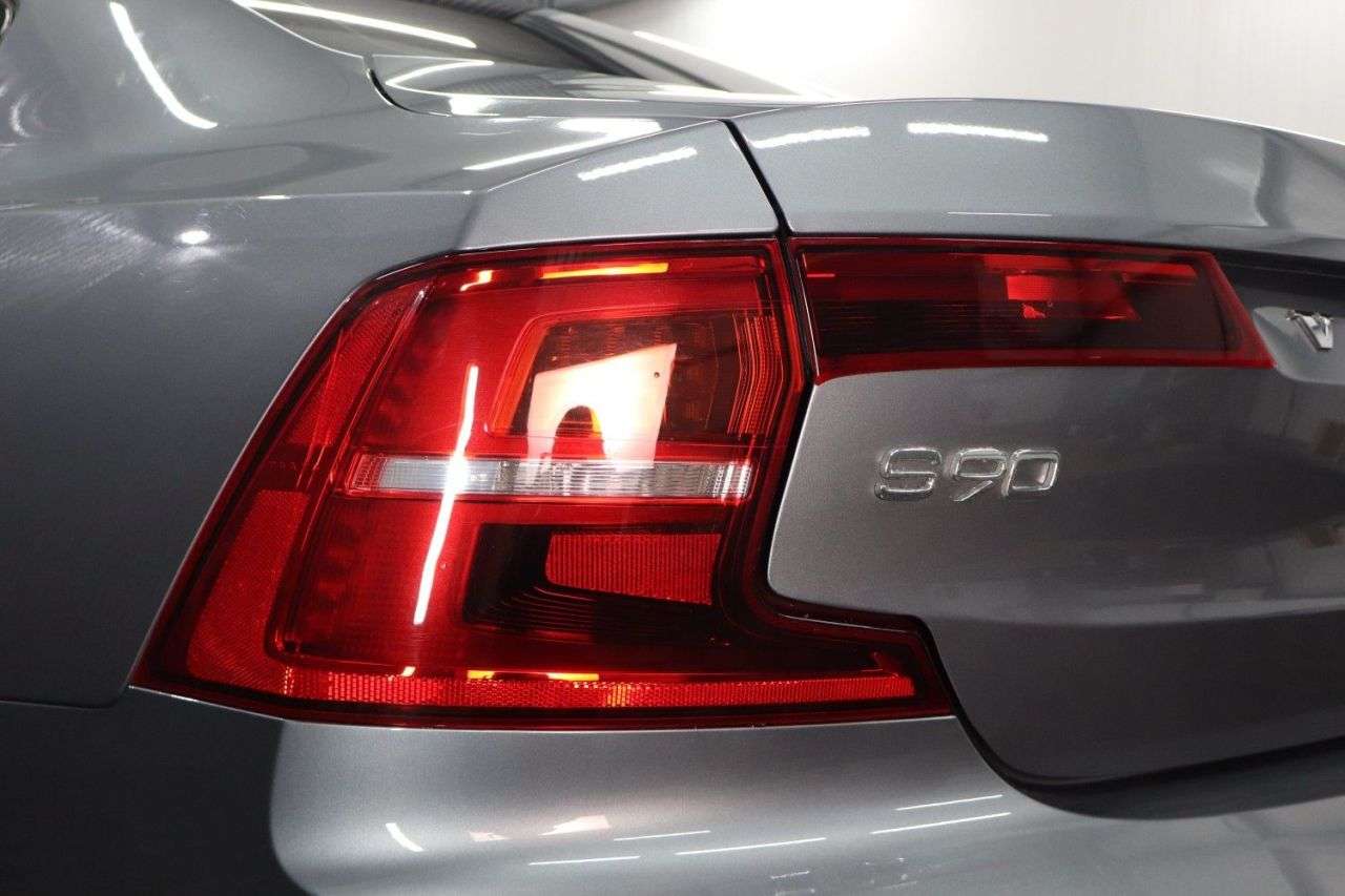 2017 VOLVO S90 2017 VOLVO S90