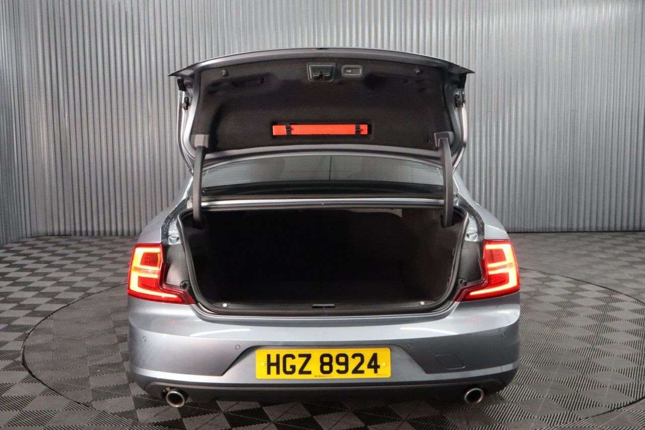 2017 VOLVO S90 2017 VOLVO S90