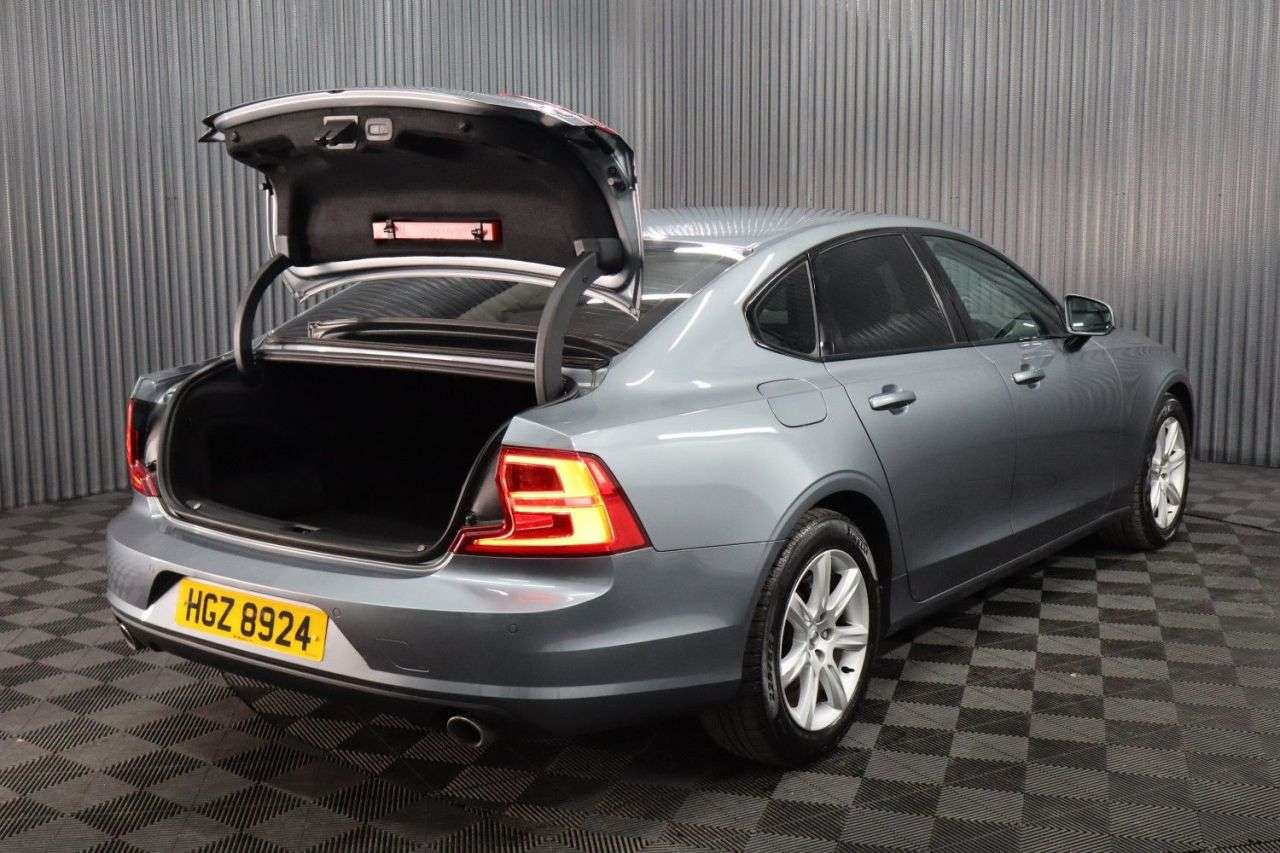 2017 VOLVO S90 2017 VOLVO S90