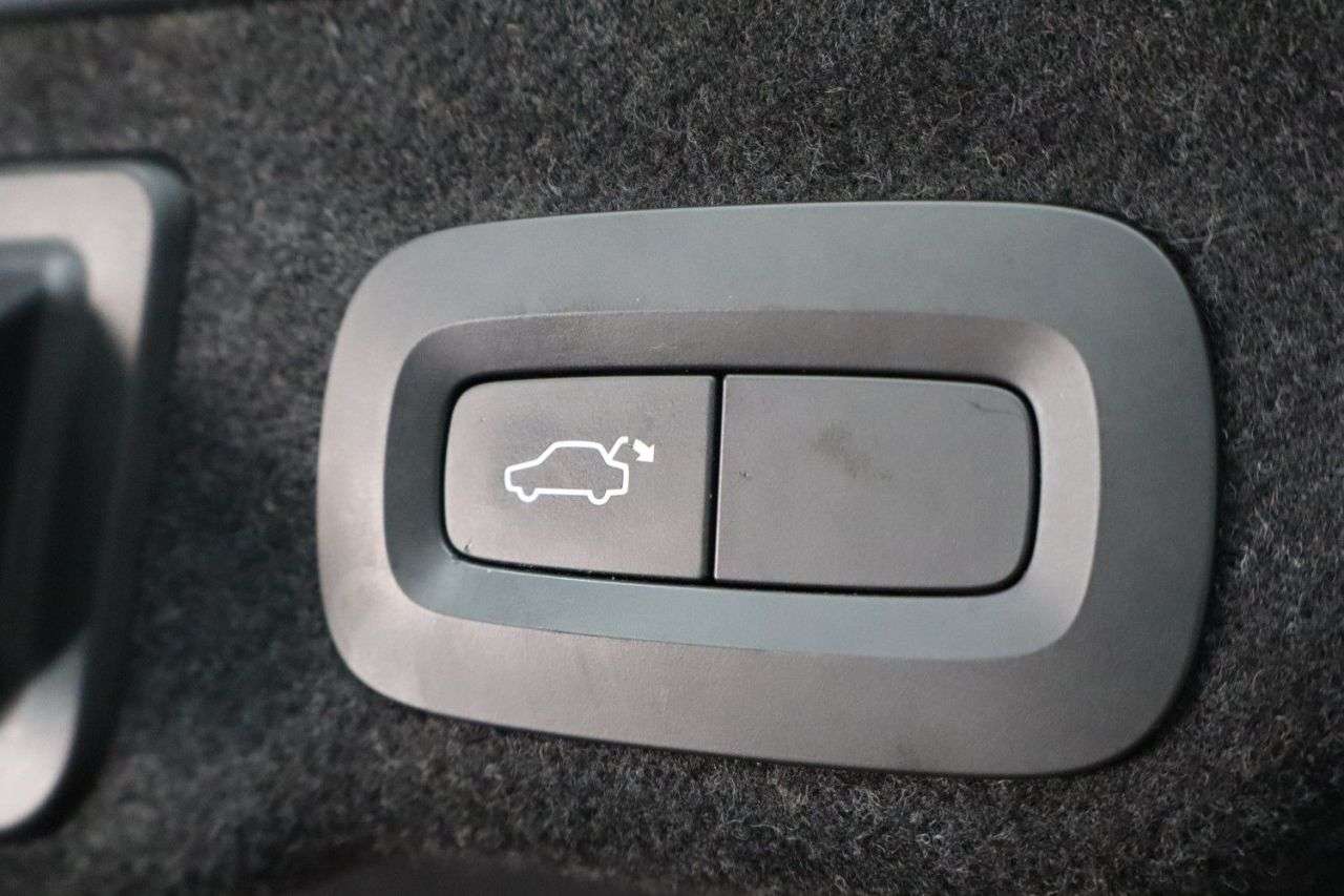 2017 VOLVO S90 2017 VOLVO S90