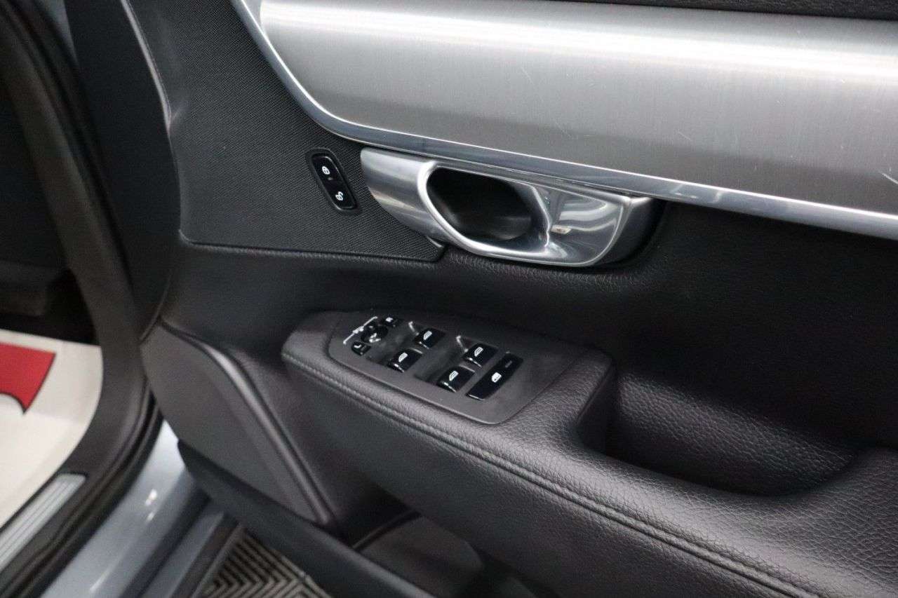 2017 VOLVO S90 2017 VOLVO S90