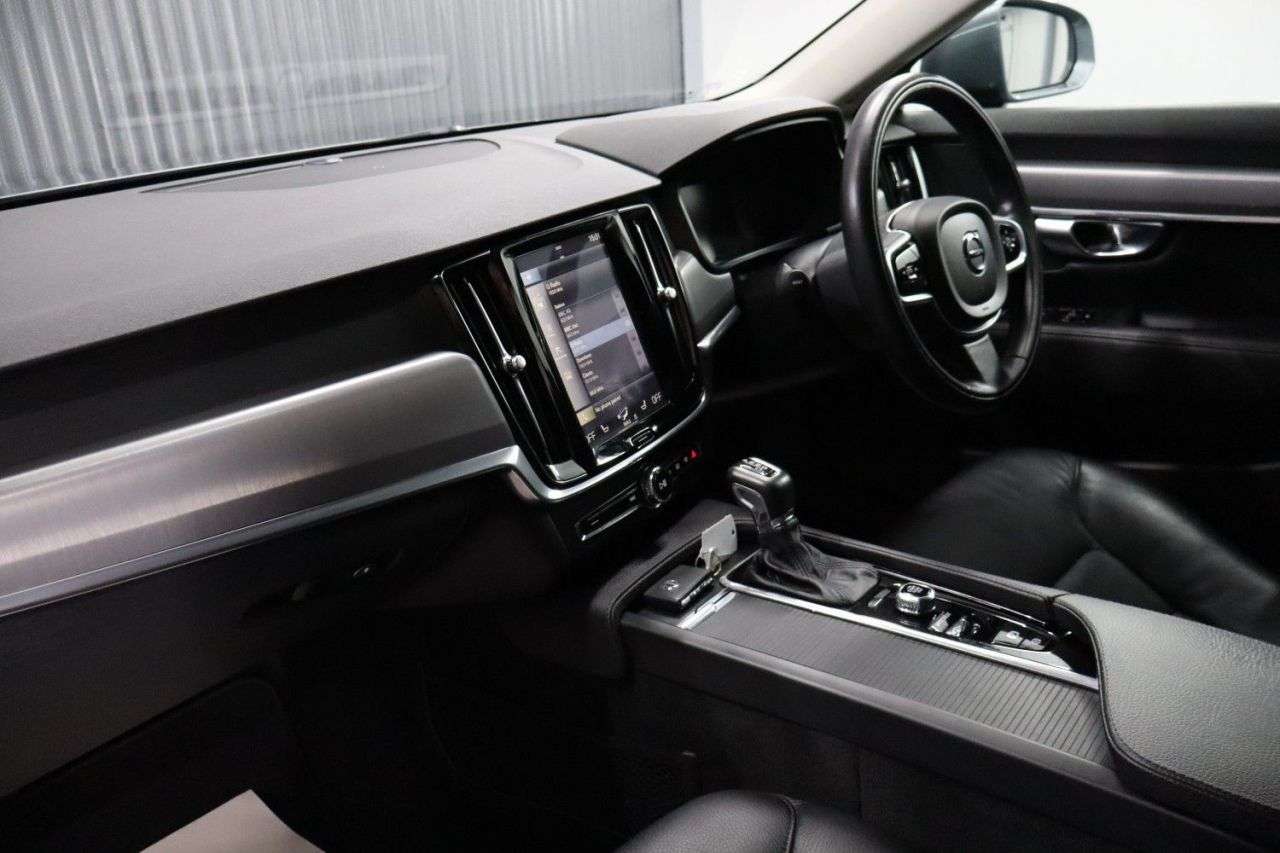 2017 VOLVO S90 2017 VOLVO S90