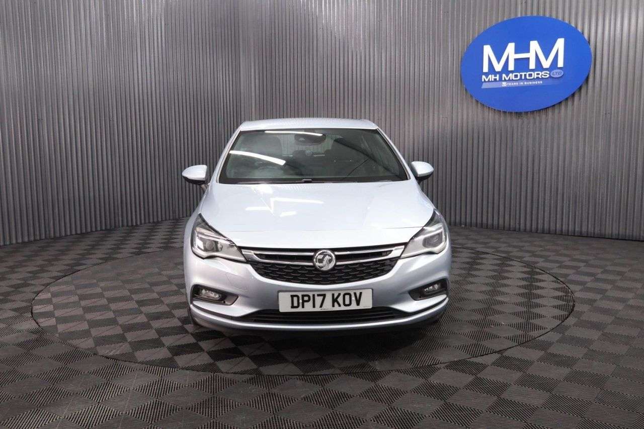 A 2017 VAUXHALL ASTRA 1.4i SRi Hatchback 5dr Petrol Manual Euro 6 (100 ps) GOOD SERVICE HISTORY / A 2017 VAUXHALL ASTRA 1.4i SRi Hatchback 5dr Petrol Manual Euro 6 (100 ps) GOOD SERVICE HISTORY /