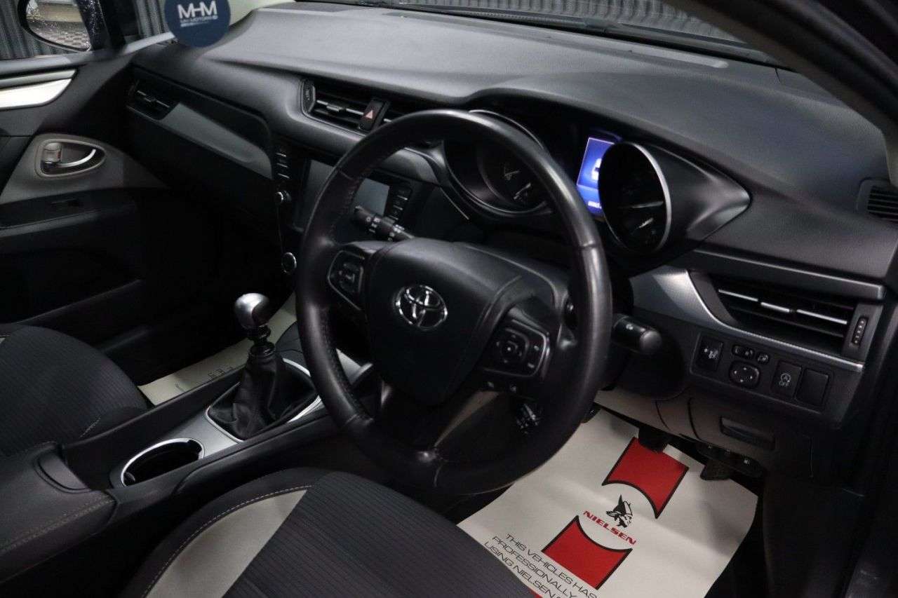 2017 TOYOTA AVENSIS 2017 TOYOTA AVENSIS