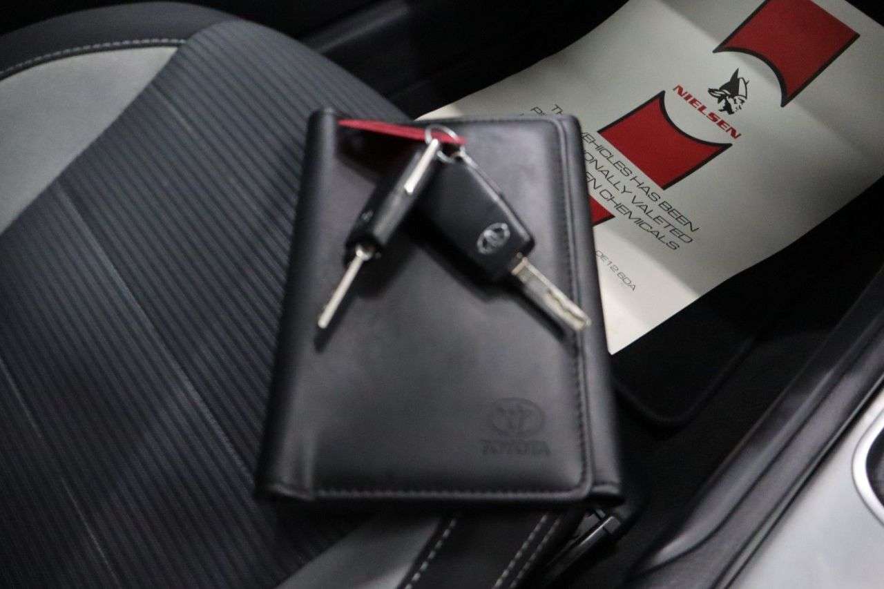 2017 TOYOTA AVENSIS 2017 TOYOTA AVENSIS