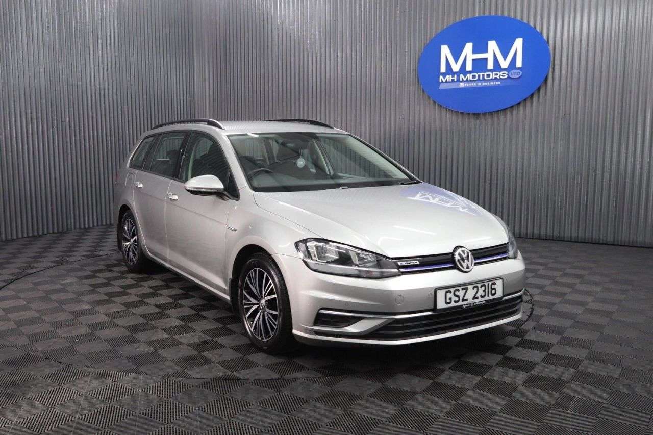 A 2018 VOLKSWAGEN GOLF 1.5 TSI EVO BlueMotion Tech SE Nav Estate 5dr Petrol DSG Euro 6 (s/s) (130 A 2018 VOLKSWAGEN GOLF 1.5 TSI EVO BlueMotion Tech SE Nav Estate 5dr Petrol DSG Euro 6 (s/s) (130