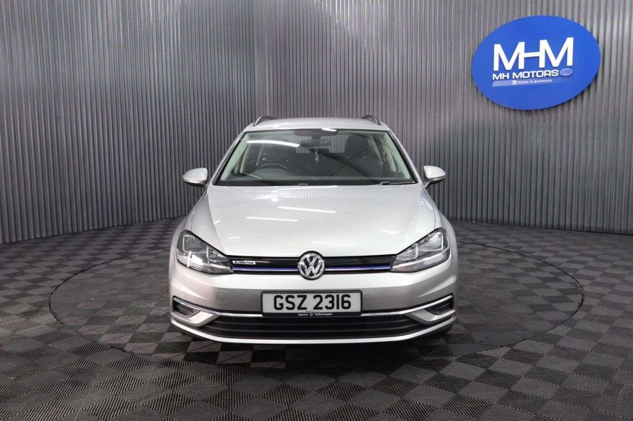 A 2018 VOLKSWAGEN GOLF 1.5 TSI EVO BlueMotion Tech SE Nav Estate 5dr Petrol DSG Euro 6 (s/s) (130 A 2018 VOLKSWAGEN GOLF 1.5 TSI EVO BlueMotion Tech SE Nav Estate 5dr Petrol DSG Euro 6 (s/s) (130
